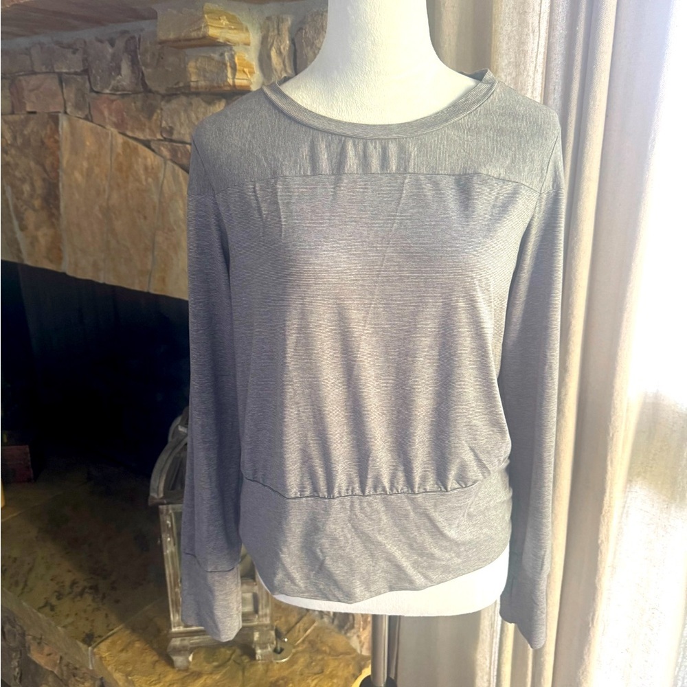 Lucy Activewear Gray Athleisure Top Shirt Womens M - EUC